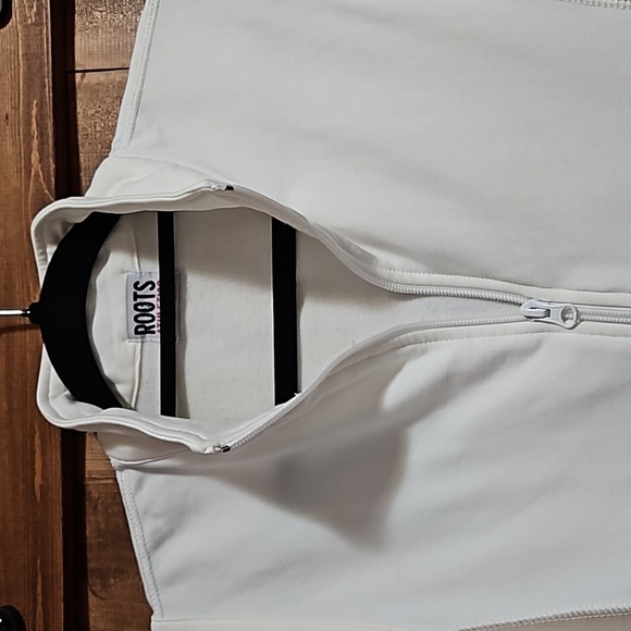 Roots Athletics Sleeveless Vest w/ Two-Way Zip, Est. Large - Picture 4 of 15